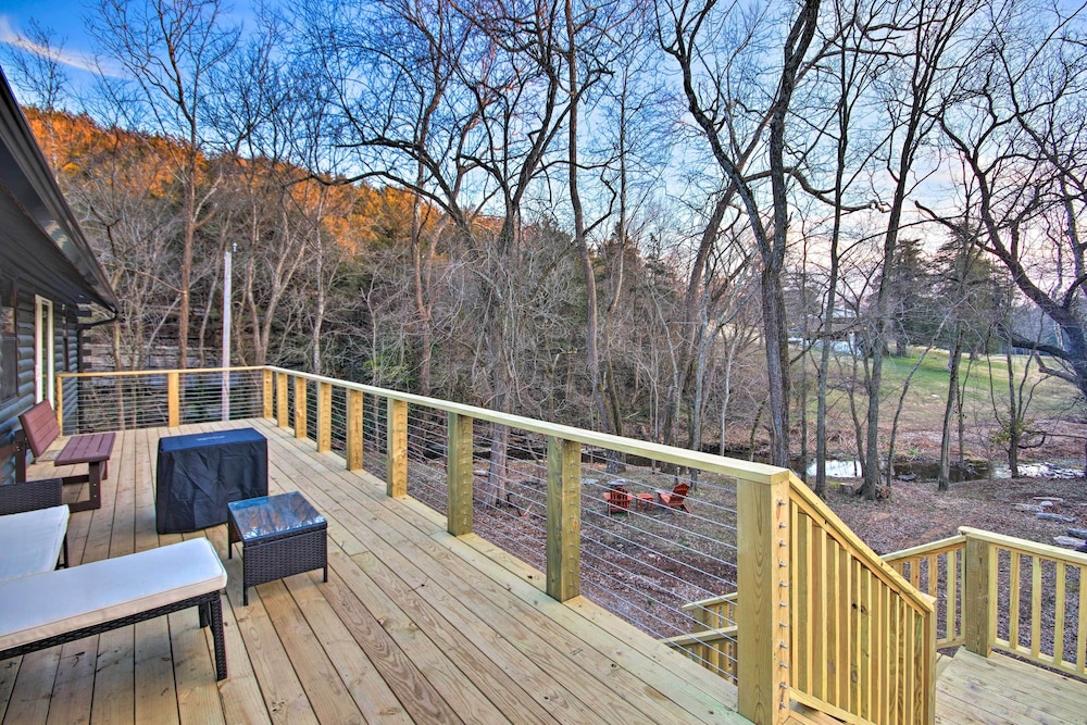 Tranquil Creekside Hideout: Families Welcome! view 4