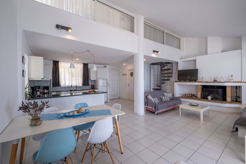 Meli Apartments & Villas