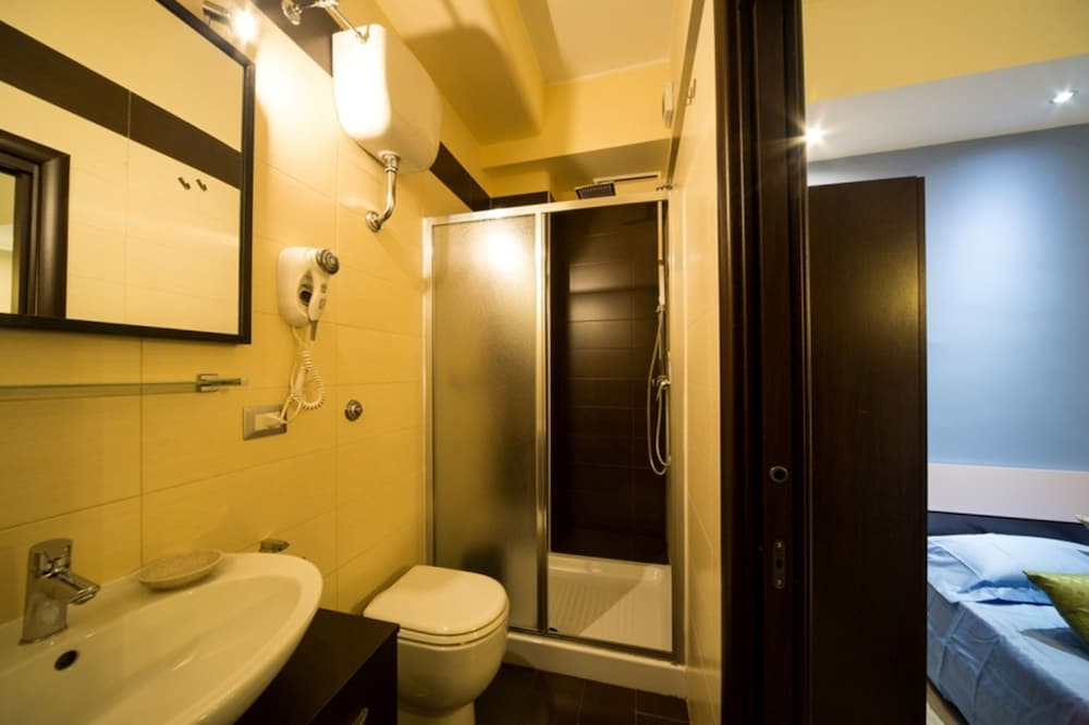 Mikale Rooms