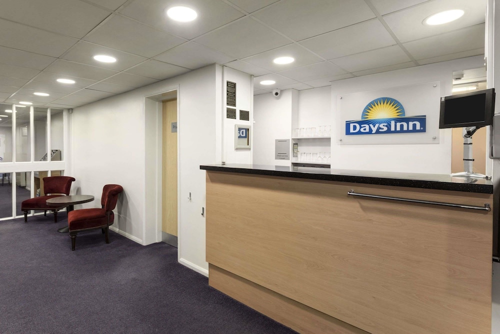 Bridgend Vacations - Days Inn by Wyndham Bridgend Cardiff M4 - Property Image 2