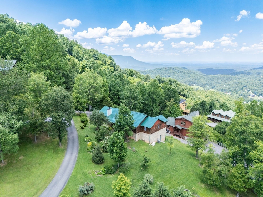 Retreat In The Smokies 3 Bedroom Home