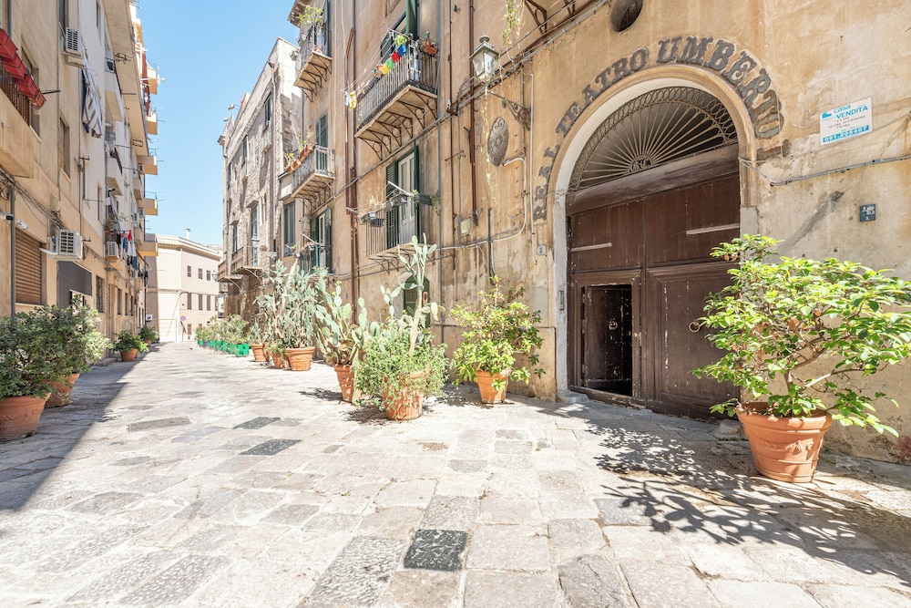Real Umberto Apartments by WonderfuI Italy