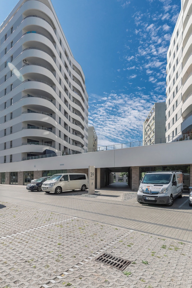 Sun Towers With Parking by Renters