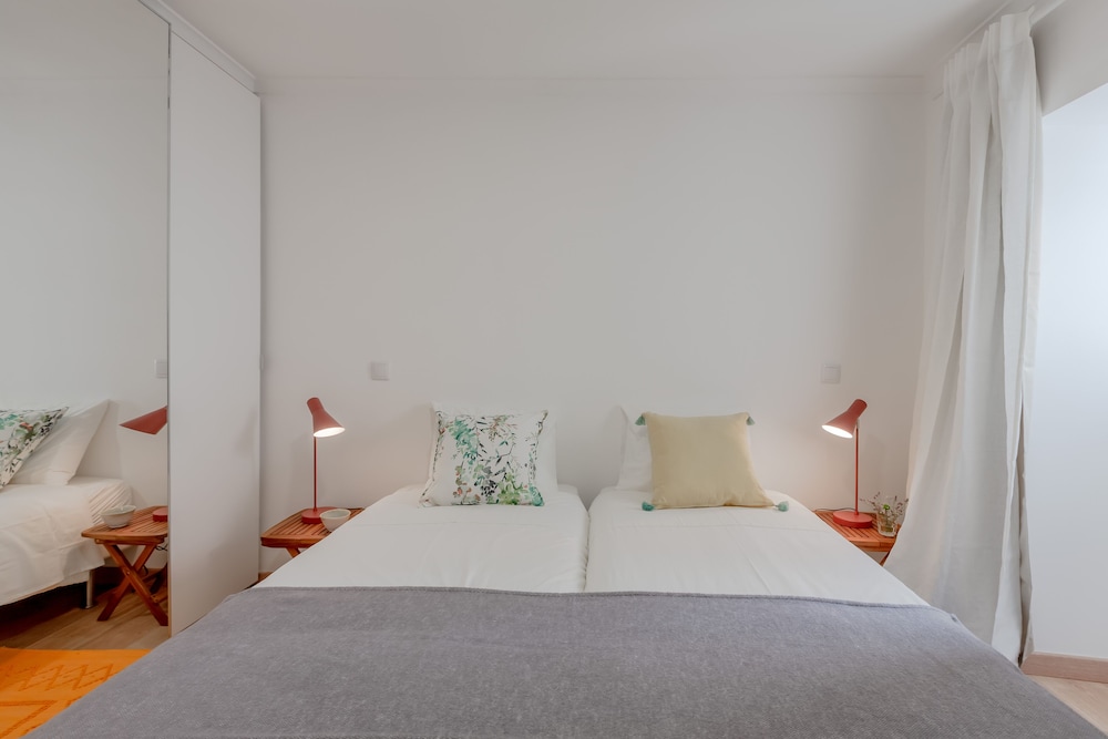 Bright & Spacious W/ Orange Tree Patio Apartment by TimeCooler view 5