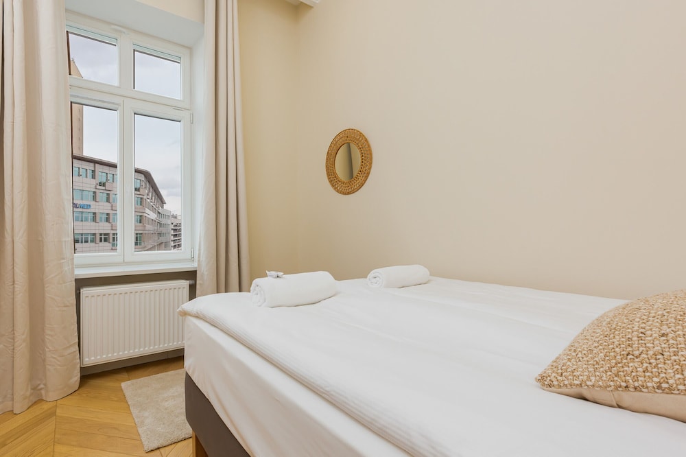 Apartment Warsaw Targowa by Renters view 5