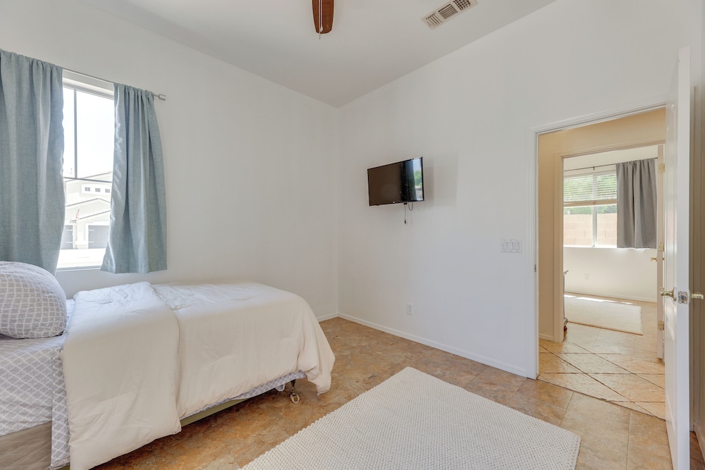 3 Mi to Santan Village: Home w/ Covered Patio