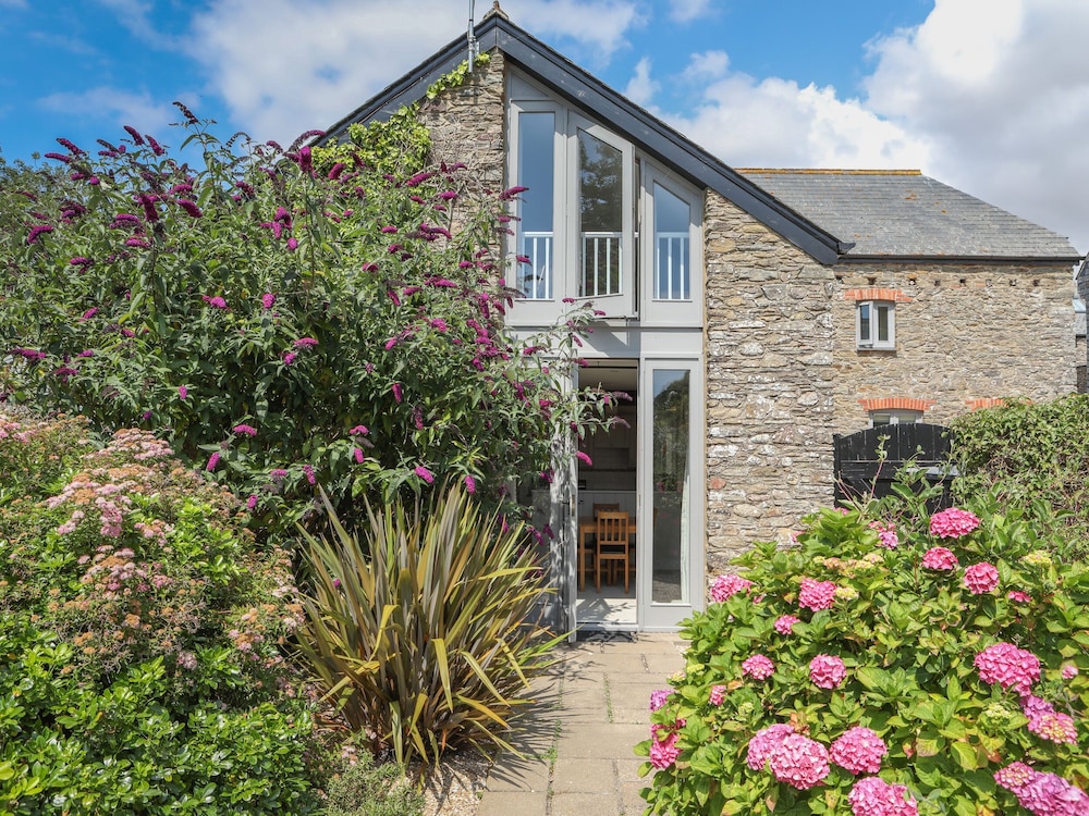 Stable End Cottage view 4