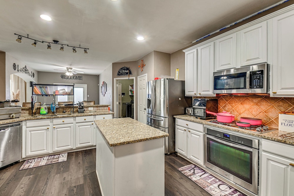 Shop, Play & Explore: Family Home in Allen