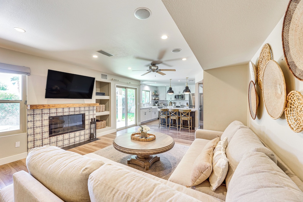Val Vista Lakes Group Getaway: Lake & Pool Access!