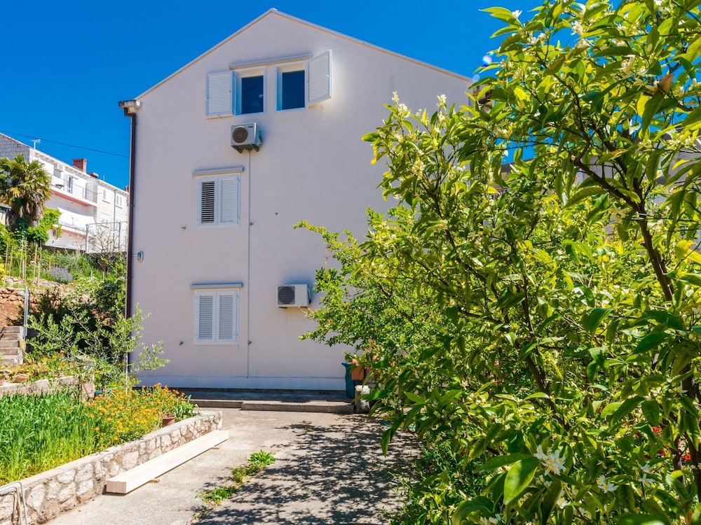 Apartments Terra - One Bedroom Apartment With Balcony and Garden View — Dubrovnik