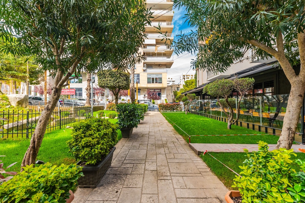 Central Main Square Apartment