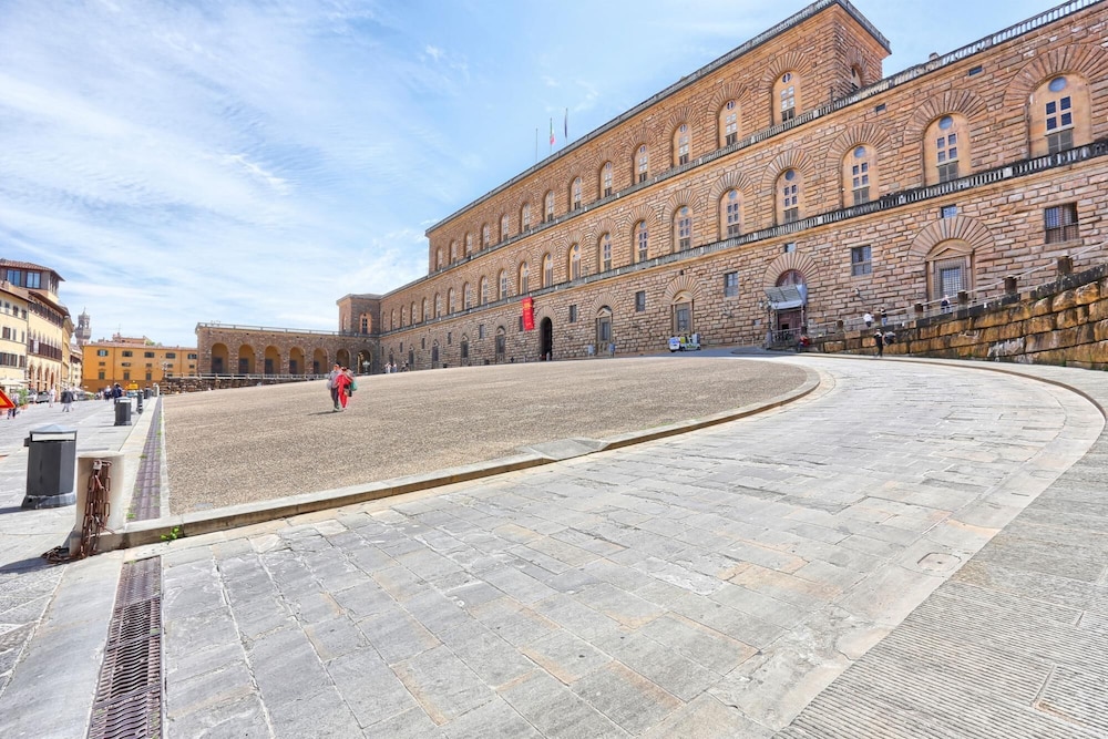 Impressive 4 Bedroom Apartment in Front of Pitti Palace Piazza Pitti I