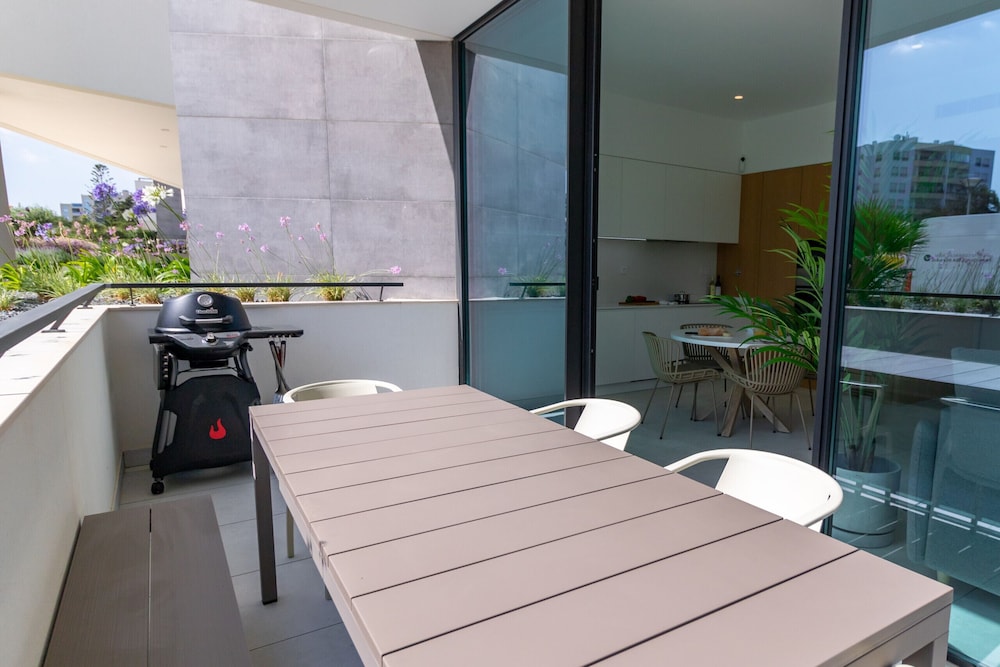 Lagos Deluxe 2 With Pool by Homing