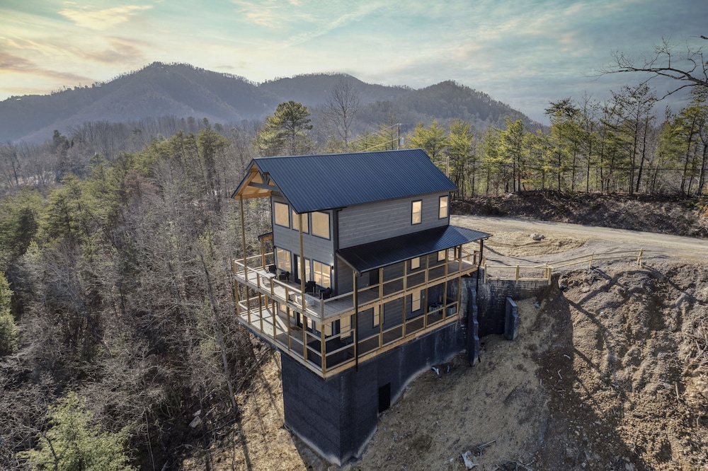 Jerne To The Top 4 Bedroom Cabin