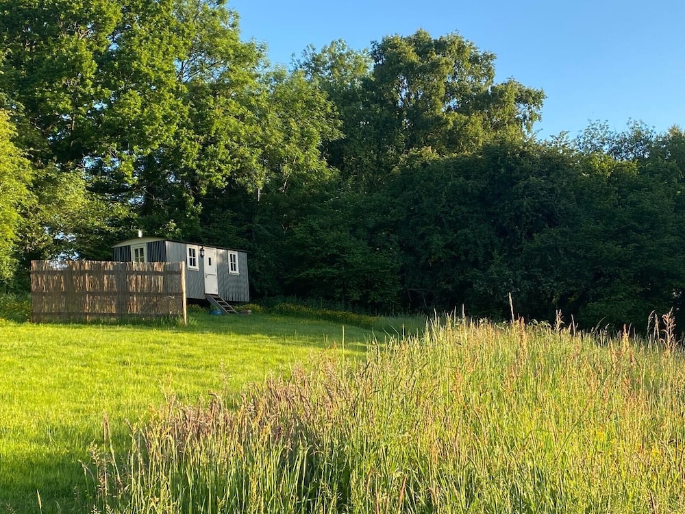 Tranquil Cabin Retreat Near Chepstow