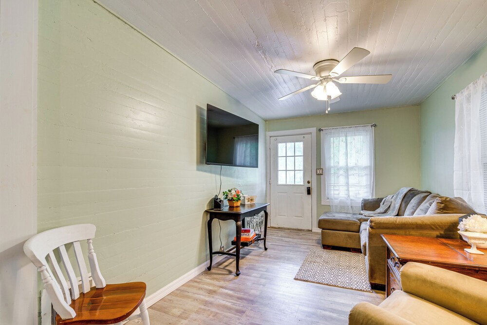 1 Mi to Ocala Dtwn Square: Home w/ Yard!