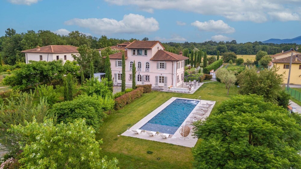 Villa Alpaca in Orentano view 2