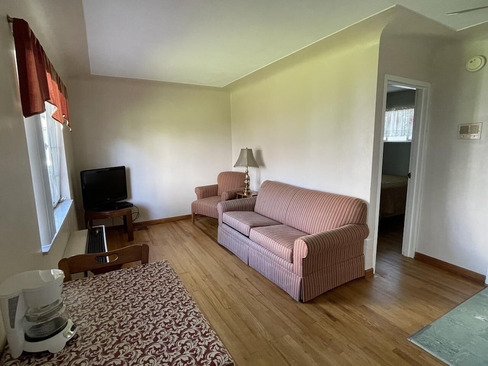 Uncle Toms Cottages - Property Image 3