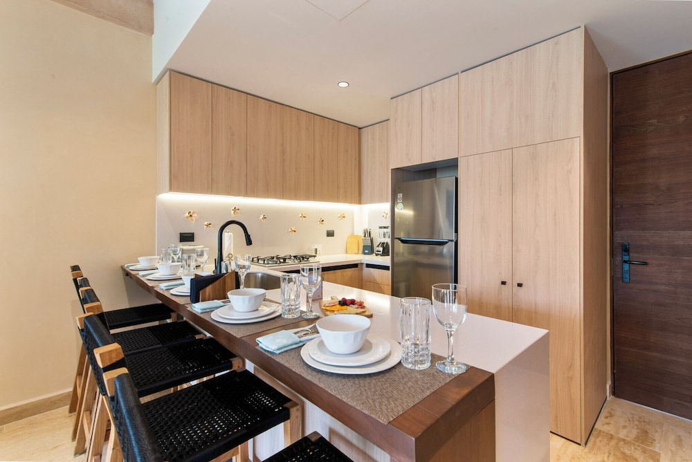 Corasol Modern Apt with Terrace