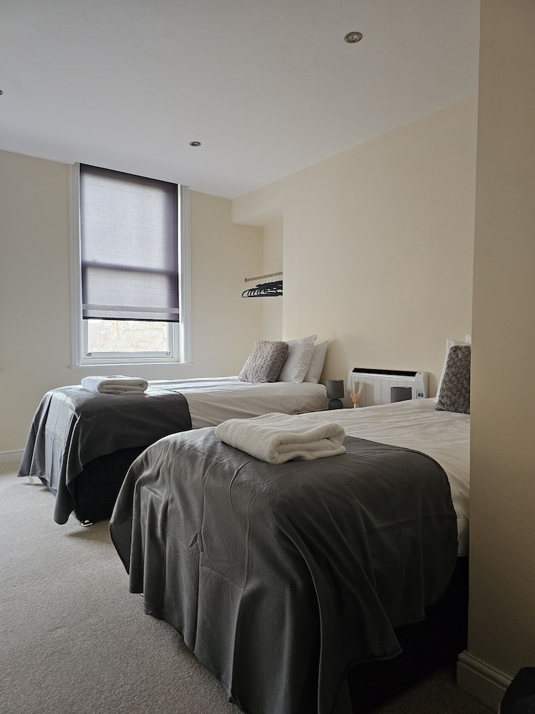 Town Center Modern Apartment 10