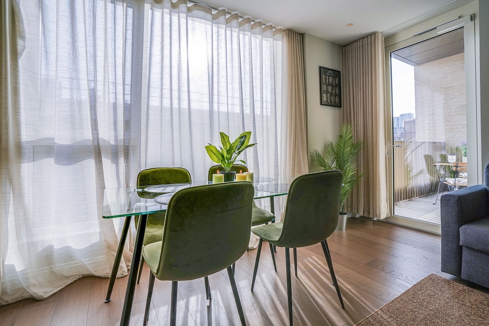 Central London Stay in Vauxhall With Balcony