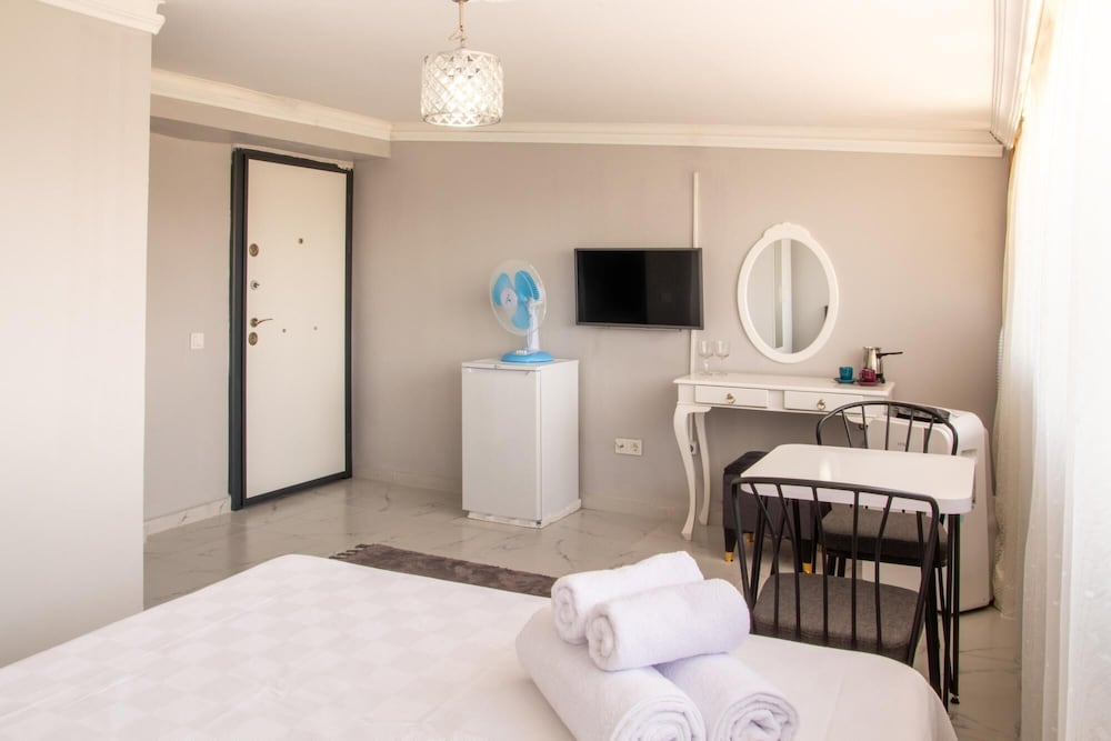 Convenient Studio Flat 10 min to Seashore in Urla view 5