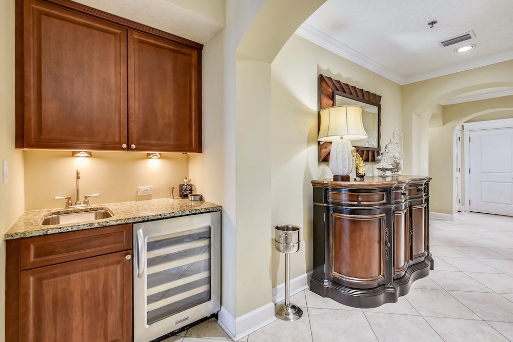 Grand Panama Beach Resort by Book That Condo