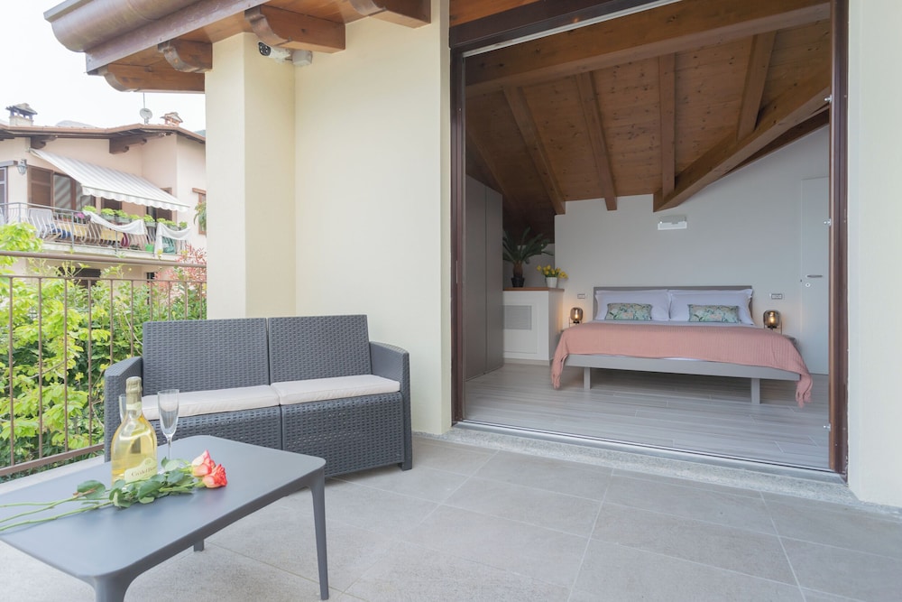 Dream Lake Apartments by Rent all Como
