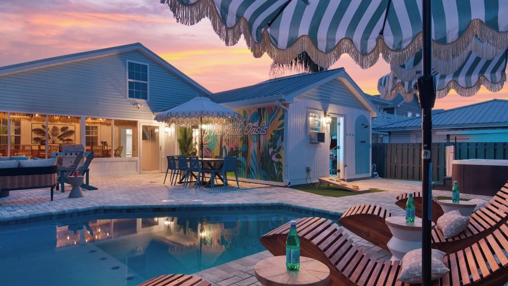 PCB Stay w/ Heated Pool, Hot Tub, Bars, Game Room & Quick Walk to Beach The Jade Oasis by Avantstay
