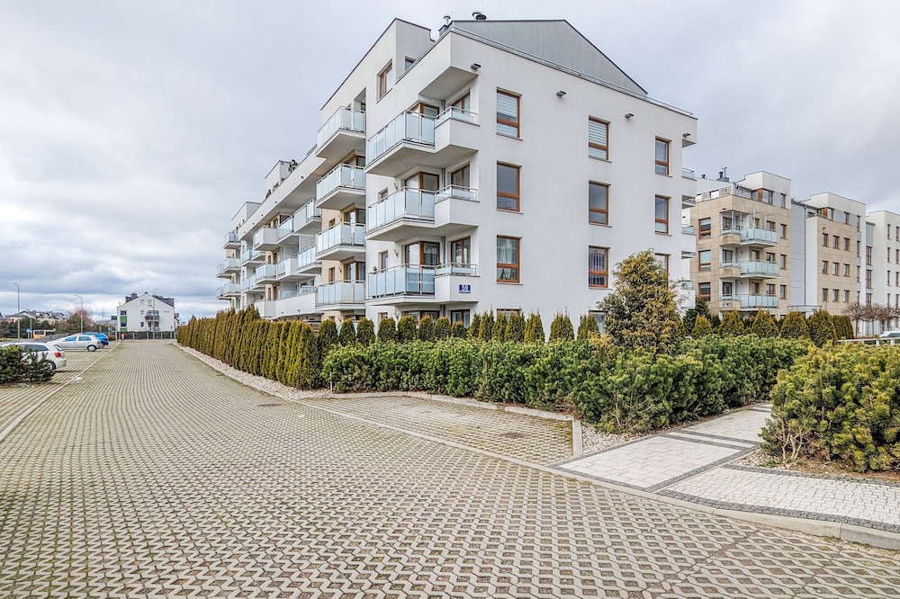Private Garden Apartment by Renters view 4