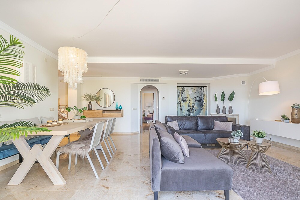 Apt Mairena Forest sea View & Pool