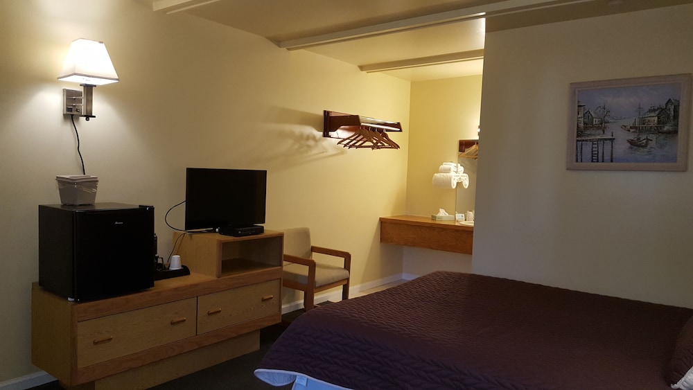 Captain's Quarters Motel - Property Image 41