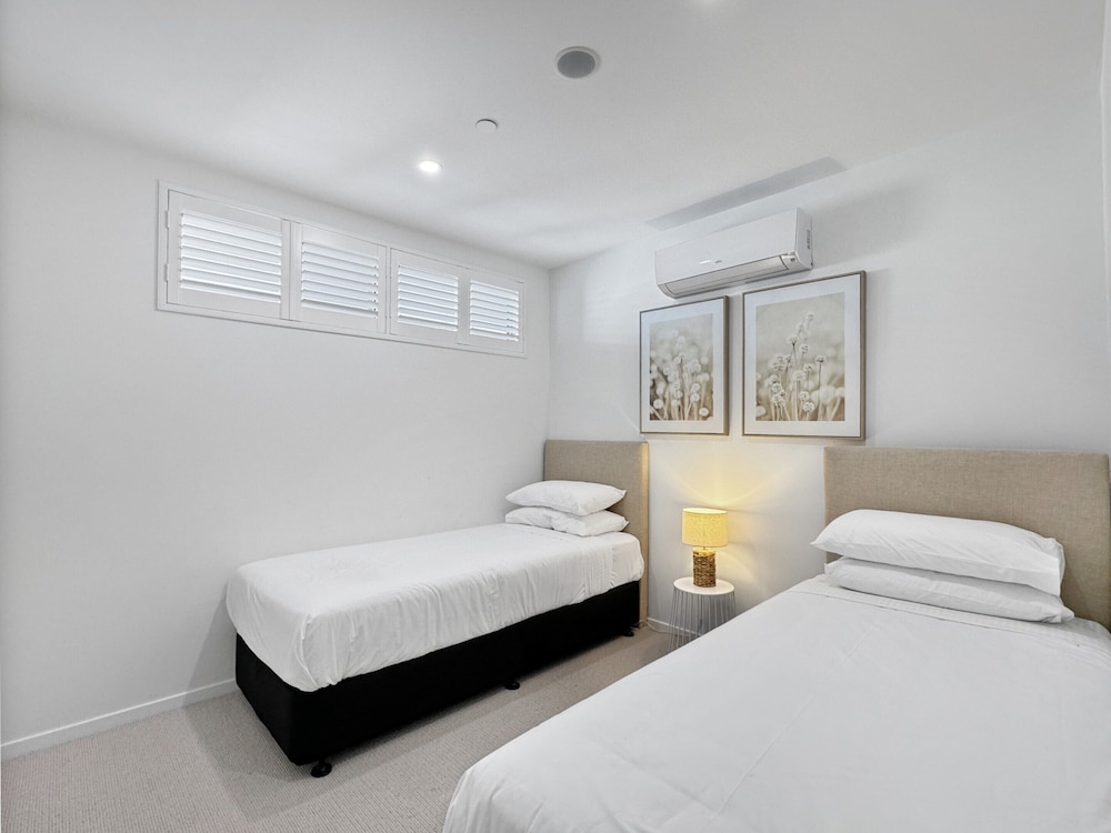 Deluxe 3-bed Unit With Views