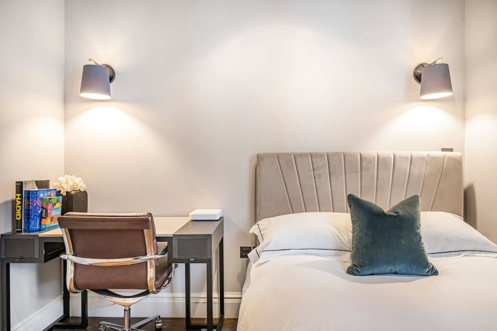Mayfair Home Private Parking Central AC