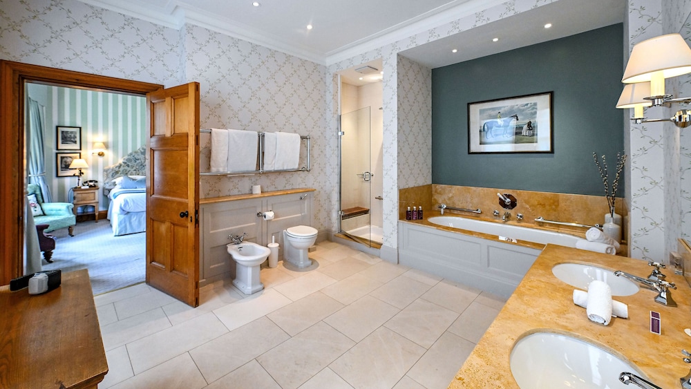 Newmarket Vacations - The Jockey Club Rooms - Property Image 7