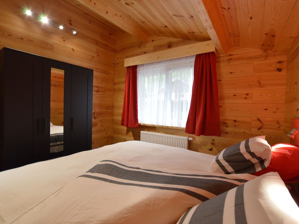 Cozy Chalet in Ardennes near Ourthe River & City of Durbuy view 4