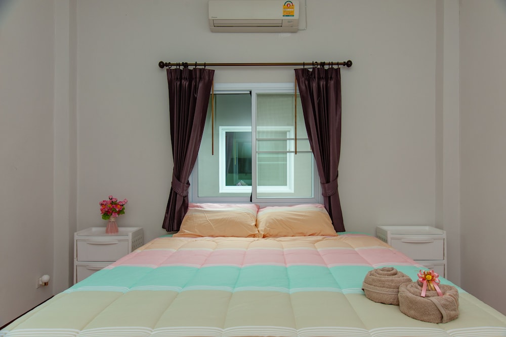 Cozy cottage with kitchen of Maenam 4 view 5