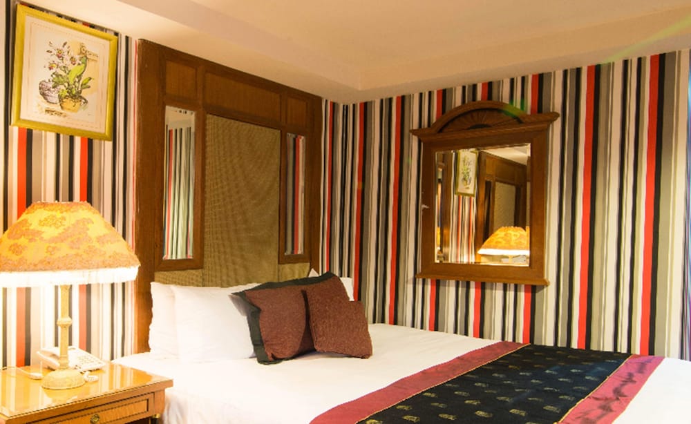 Diamond City Hotel