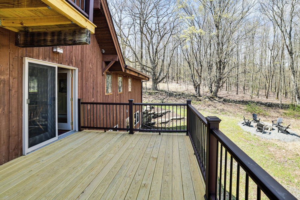 Golf, Fish & Ski: Retreat w/ Game Room in Thompson