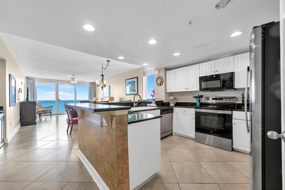 Majestic Beach Towers 2-801