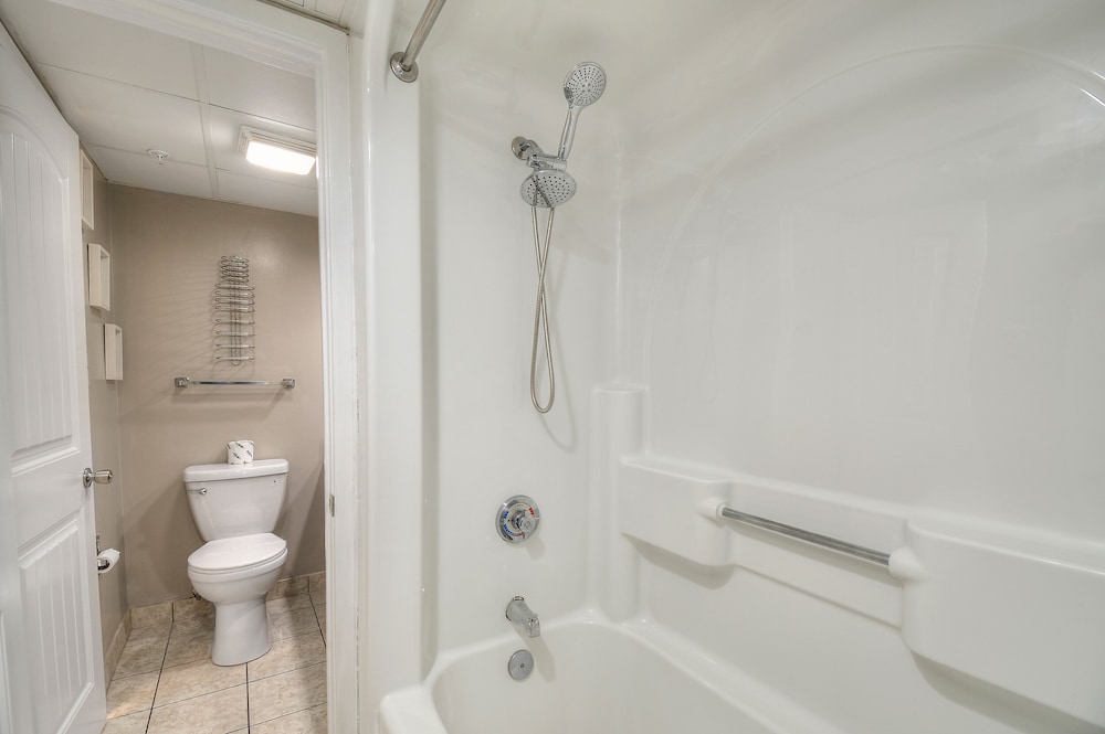 Landmark Resort by Elliott Beach Rentals