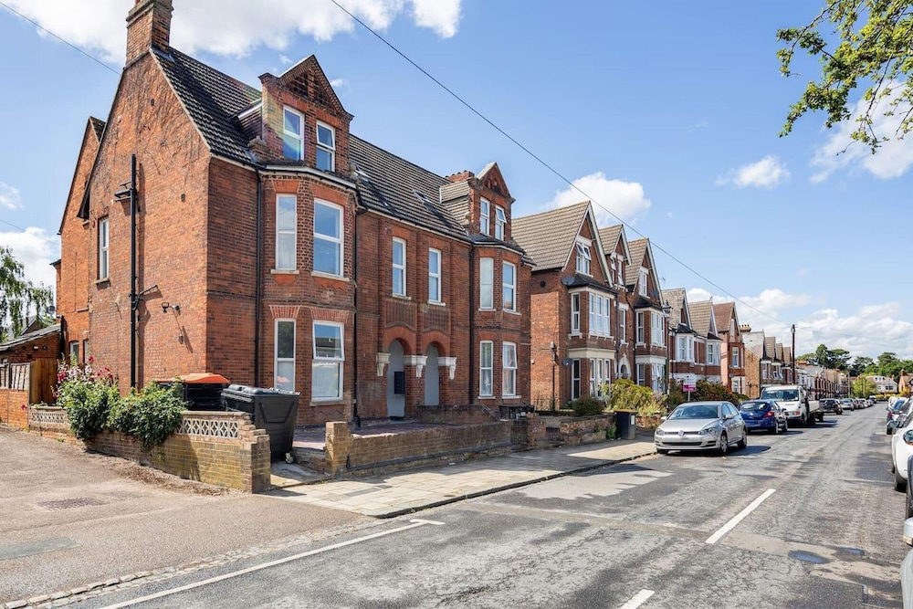 Bedford Park St Michaels1 by Homely Spaces 1BR Apt