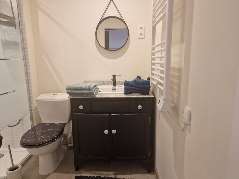 Apartment With Swimming Pool, Wifi