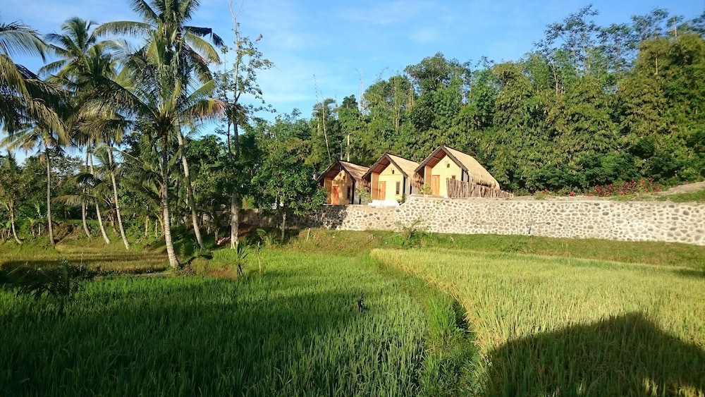 Aryasuta Bungalow