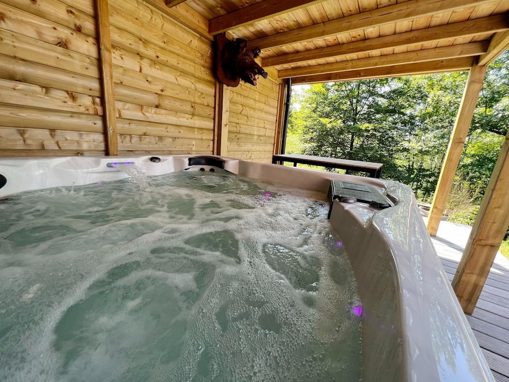 Villa in Durbuy With Jacuzzi & Golf Access