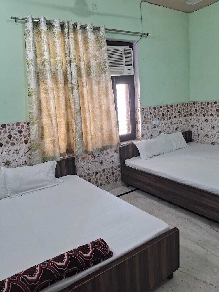 Maa Saraswati Atithi Bhavan