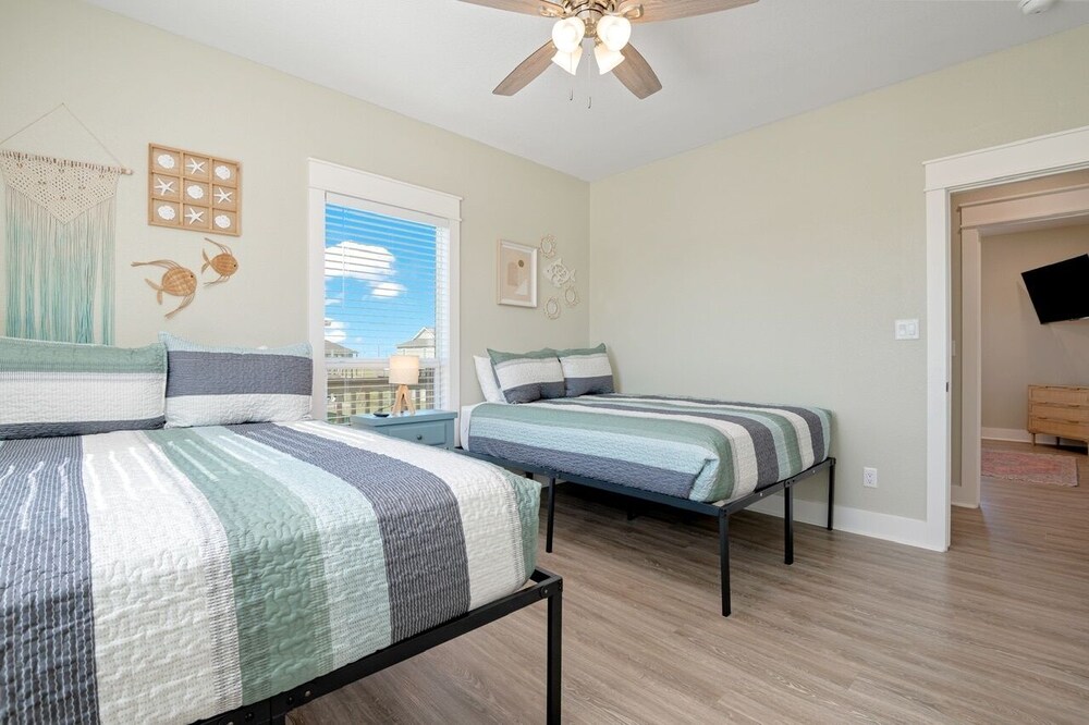 A Tad Tip-sea 3 Bedroom Home by RedAwning view 4