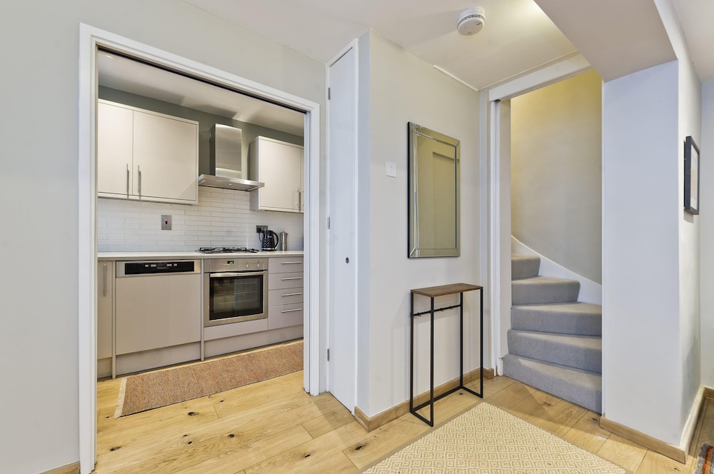 Sweet Marble Arch 2 Bedroom Mews House