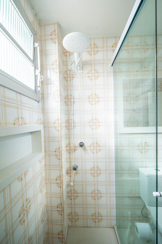 Well Equipped apt in BC Center 300m fr/ sea Ecp055