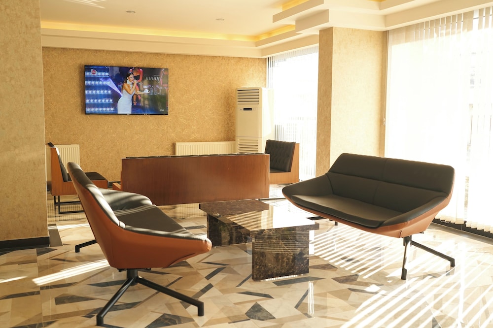 MONTELLA HOTEL
